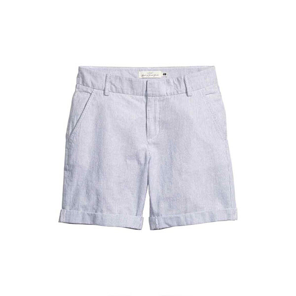 Quần short nữ màu trắng dạo phố